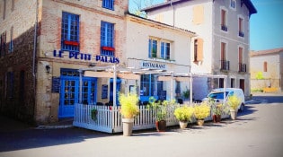 Le Petit Palais - La façade du restaurant