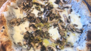 Piperno - Une pizza
