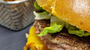 Au 13 - Un buger