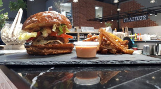 Le Comptoir de Maurice - Un burger, frites