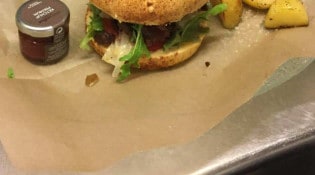 Le 8 - Un burger et frites 
