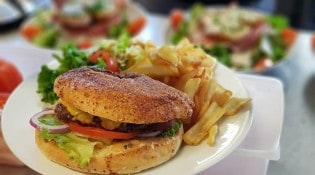 Le Lac - Une assiette burger