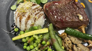 Le FoodHall du Village - Magret de canard