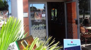 Public House - La façade du resturant