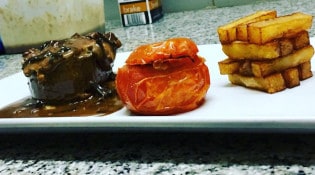 Le Don Camillo - Un filet de bœuf rossini, sauce foie gras,truffe, frites