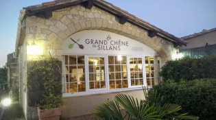 Auberge du grand chêne - la façade