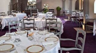 Les Pins Parasols - La salle de restauration 
