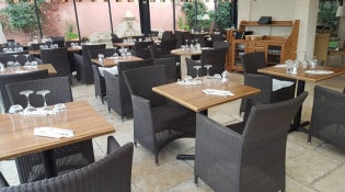 Le patio - La salle de restauration 