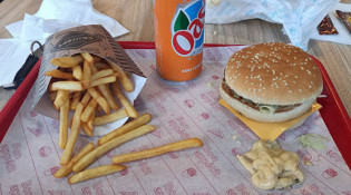 Big M - Burger avec des frites