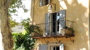 La Petite Maison de Cucuron - La façade du restaurant