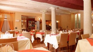 Montmirail - La salle de restauration 