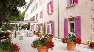 Montmirail - La façade du restaurant
