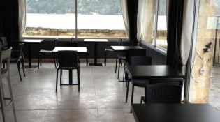 Café du lac - La salle de restauration 