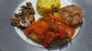les 4'saisons - Le suprême de poulet sauce basquaise avec son créole et légumes