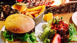 Le Grillon - Un burger, frites, salade