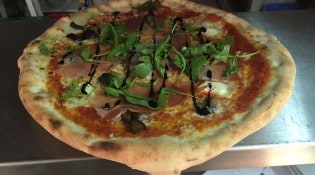 Du côté de chez Charles - une pizza