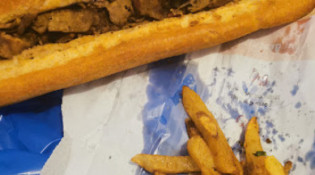 Le P'tit snack - Un sandwich kebab, frites