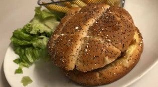 Chez Coco - Un burger, frites, salade