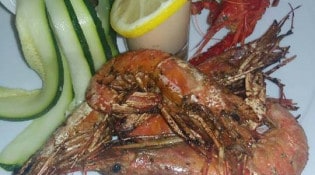 Le Jusant - Une sauté de gambas à la compotė d oignons fines herbes