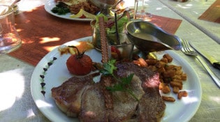 La Terrasse Gourmande - Un plat à base de viande 