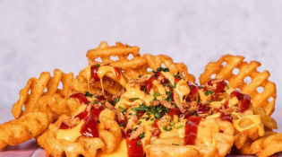 Bat Les Steaks - Des cheesy waffle fries