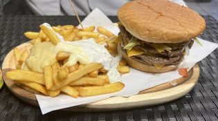 Damas kebab - Un burger, frites