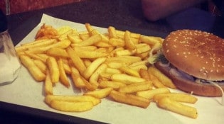Chiche Kebab Ozan - Un burger et frites