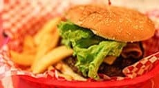 Efes Restaurant - Un burger et frites