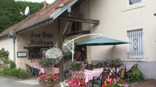 Aux Trois Bonheurs - La façade du restaurant