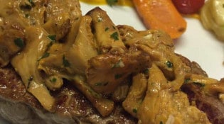 L'Escorneil - Un faux-filet aux girolles....