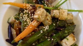 Le Toucans - Assiette de légumes sautés au tofu