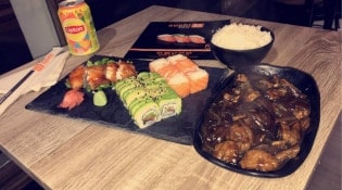 Sushi Story - Un plat de sushi et maki