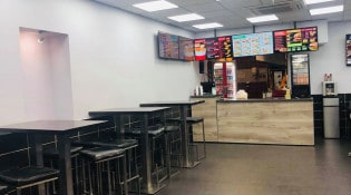 33 Burger Street - La salle