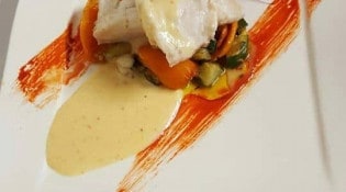 La braise - Filet de turbot au beurre blanc et au piment d espelette.