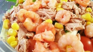 7 pizza - Une salade aux crevettes