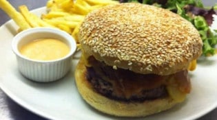 Le Triton - Un burger et frites