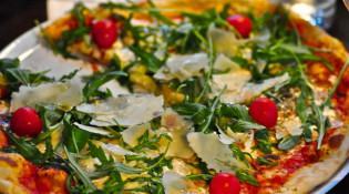 Cristina Pizzeria - une pizza