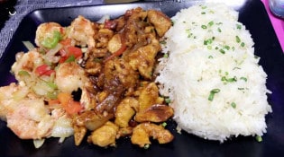 Sushi'n'Thai - Le spécial Marbella sucré salé, un mélange crevettes grillées sel et poivre avec poulet thai