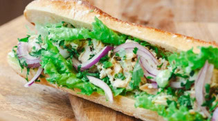 Plumette - Un sandwich