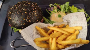 Jeanne et Jacques - Un burger