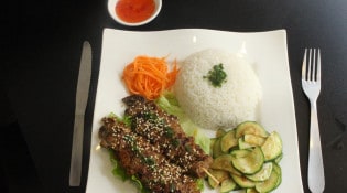 La Maison de Diep - Bò lụi (riz parfumé avec brochettes de bœufs grillés, à la citronnelle)