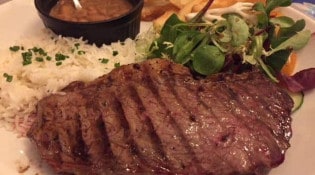 Tupinambá - un entrecôte, frites, salades
