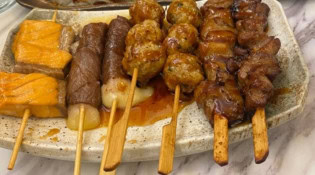 Aïko - Des brochettes