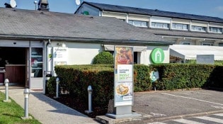 Campanile - La façade du restaurant