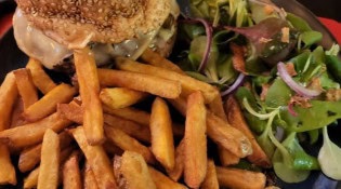 Le Cellier des Vignerons - Un burger, frites