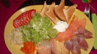 Ti Francine - Une assiette de poissons fumés