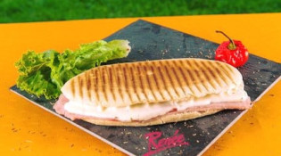 Renée - Un panini jambon-fromage