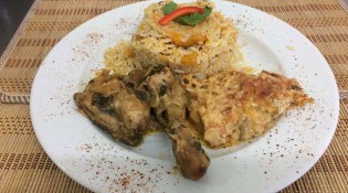Le couloir - Un espace le couloir ce midi en plat à emporter :  Fricassé de poulet, gratin de papaye, riz giraumon