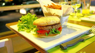 La Verdure - Un burger, salade, frites