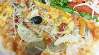Antillais food - La pizza salade